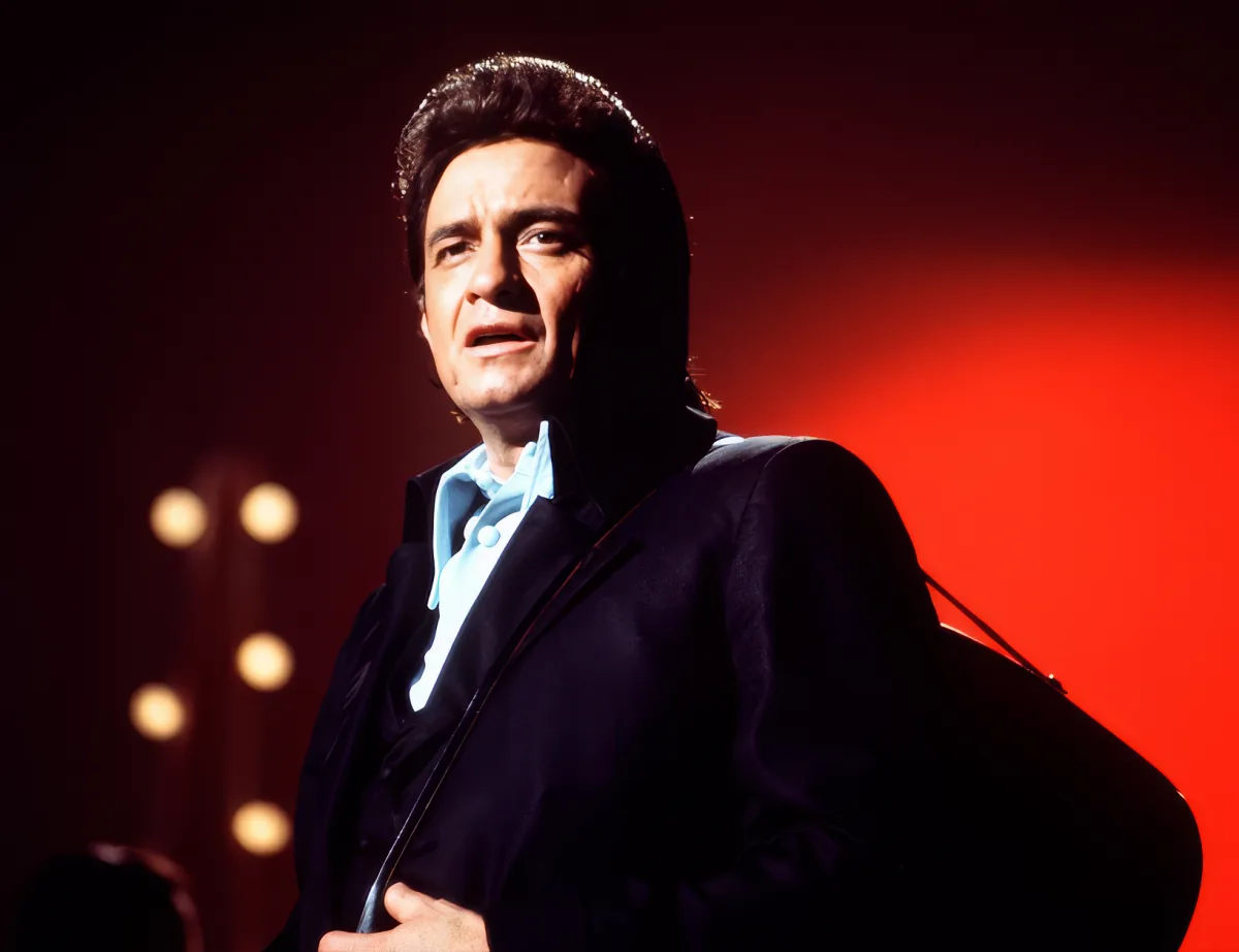 Johnny Cash singing Ragged Old Flag