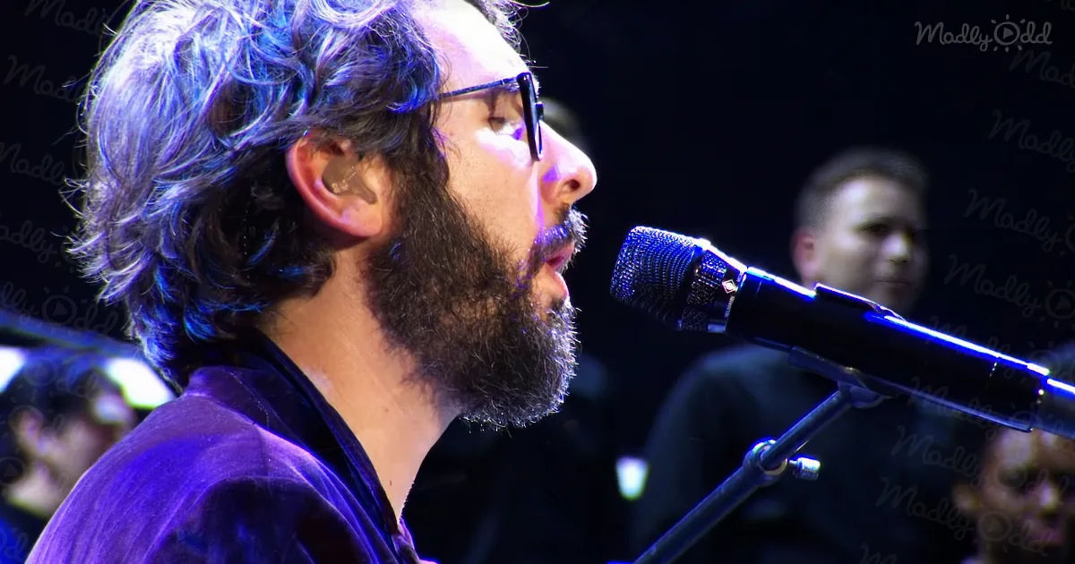 Josh Groban Performs 'Bridge Over Troubled Water' so Beautifully, It Makes the Crowd Weep