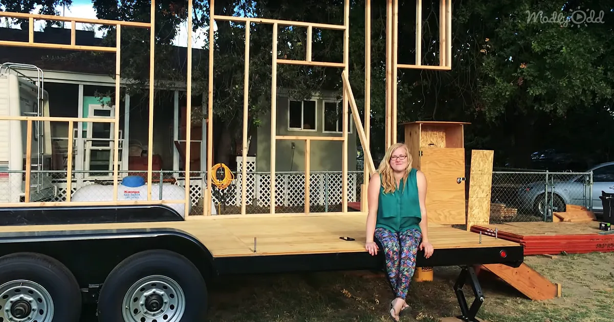 Solo Mother & Teen Daughter Build Breathtaking Tiny House