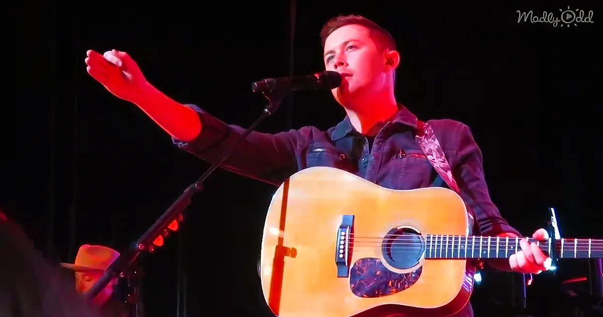 Watch Scotty McCreery Perform ''In Between'' Live in Concert