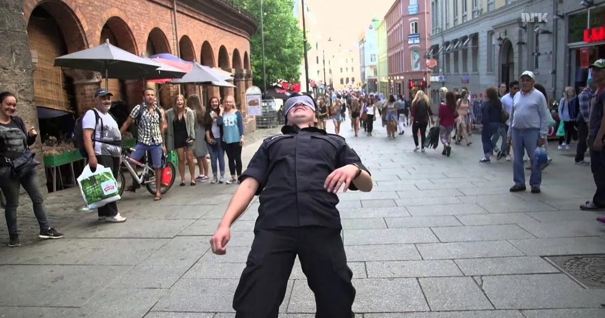They Challenged Her to Try Limbo Blindfolded. Next Thing Will Make You Laugh Hysterically!