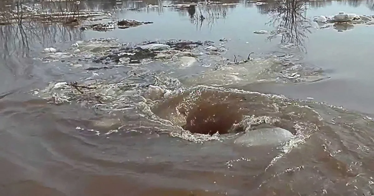 That Looks Like a Small Whirlpool. but When This Happened, My Jaw Dropped to the Floor... Whoa!