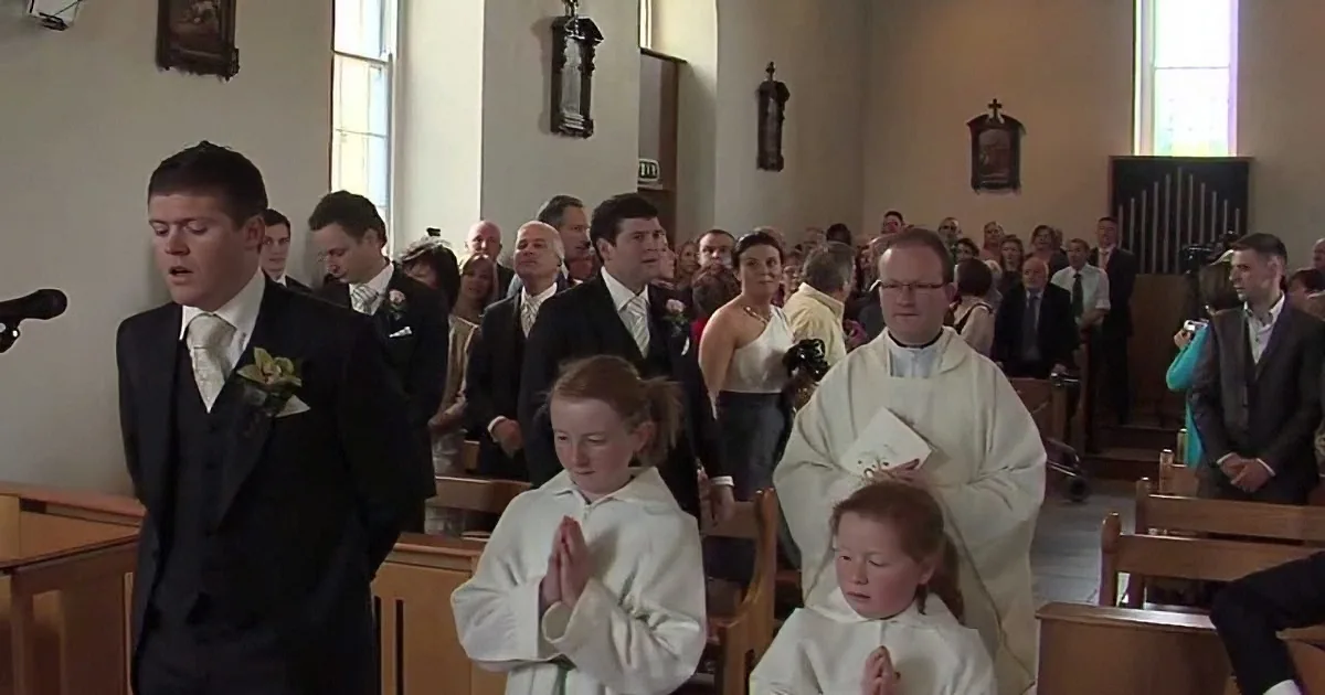 His Bride Was Walking Down the Aisle. but When He Did This, People Were Blown Away!