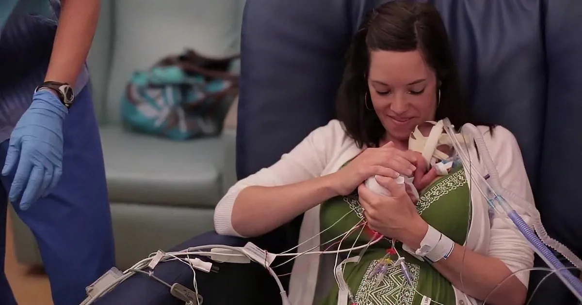 She Holds Her Prematurely Born Baby for the First Time. but What Happens Next Will Make You Cry!