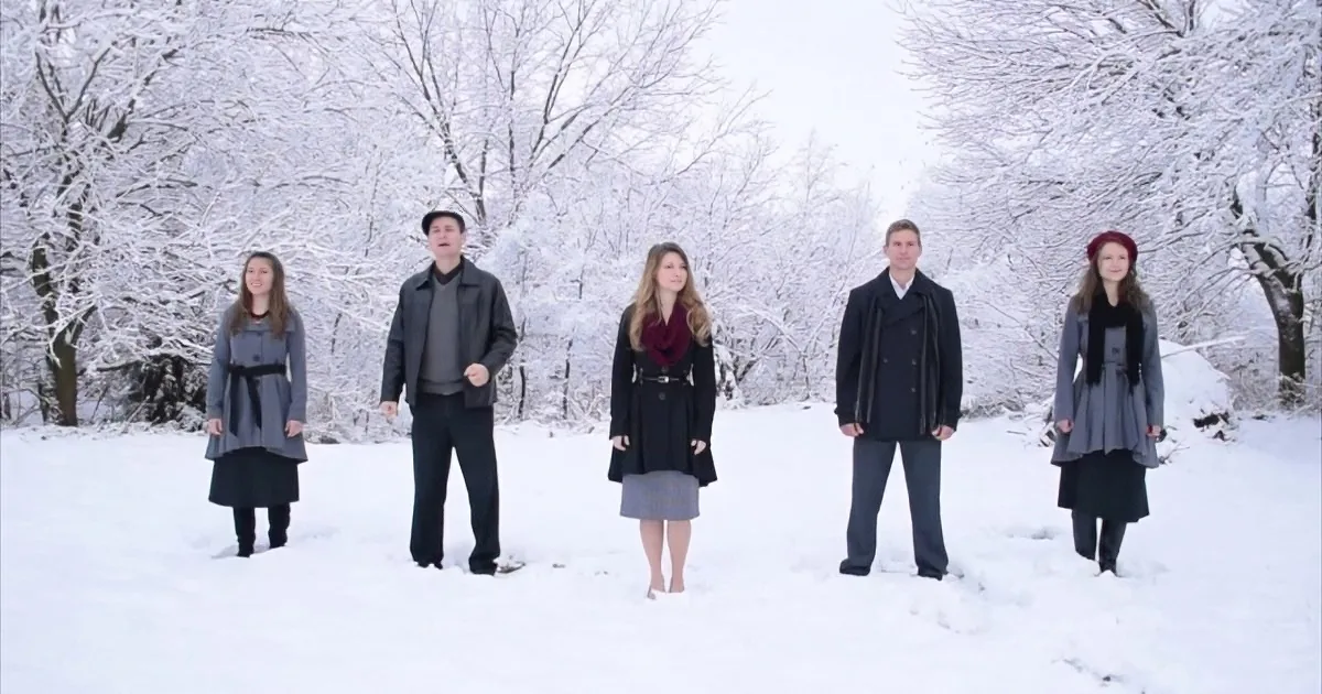 Family Members Stand out in the Snow. but What They Do Next Is Truly
