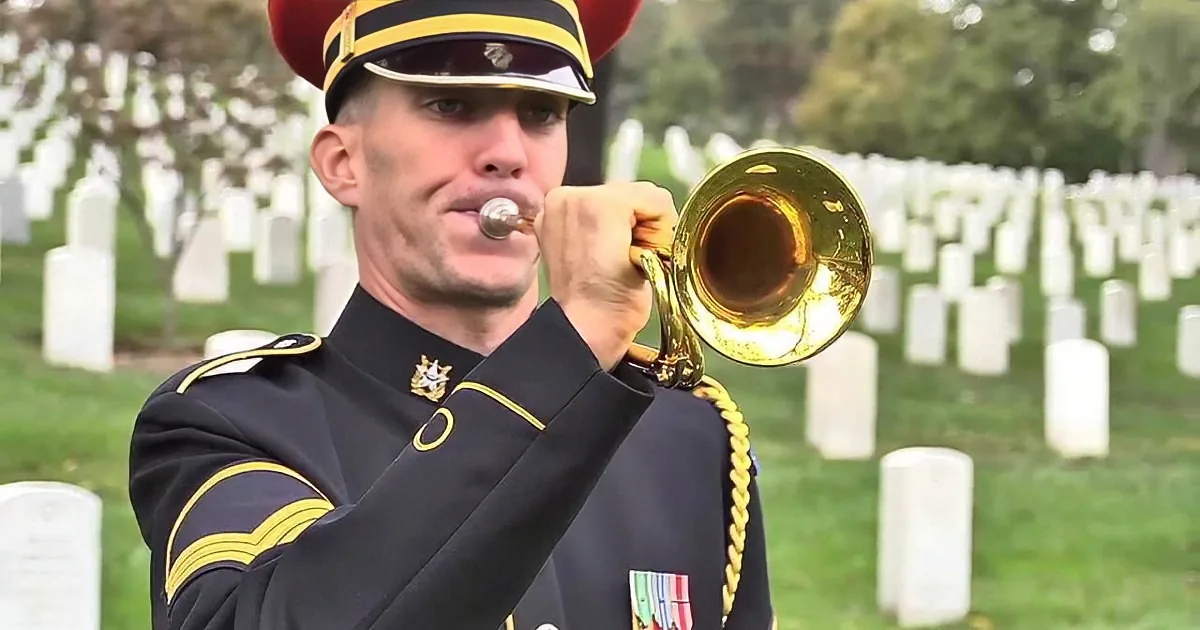 They Saw a Soldier Standing Alone at the Cemetery. What the Camera Caught Next Gave Me Chills