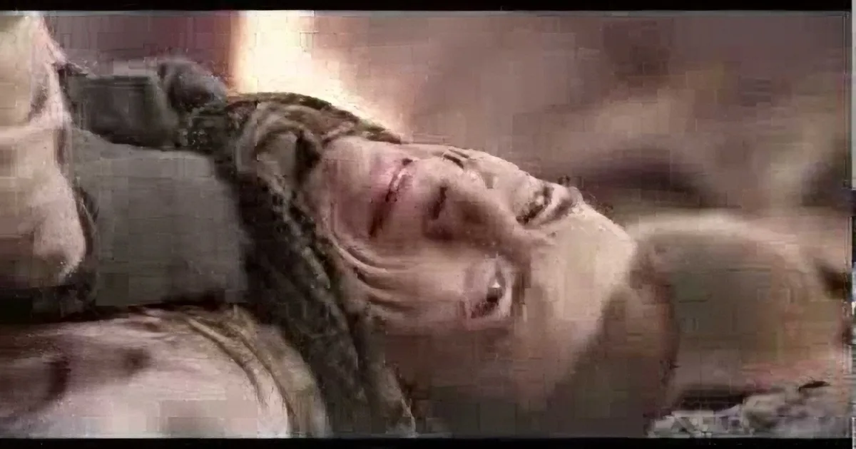 Soldier Was Hurt in the Battlefield. but My Eyes Were Filled With Tears When I Saw Who Saved Him...