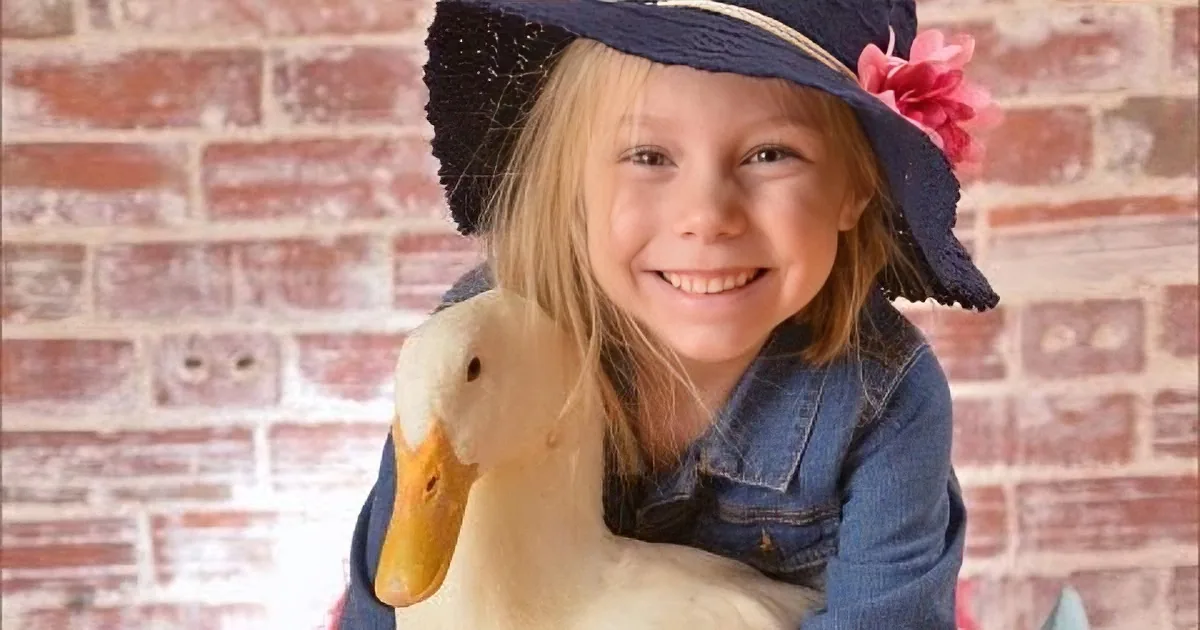 This 5-Year-Old Has a Pet Duck. but Their Full Story Will Steal Your Heart! Adorable!