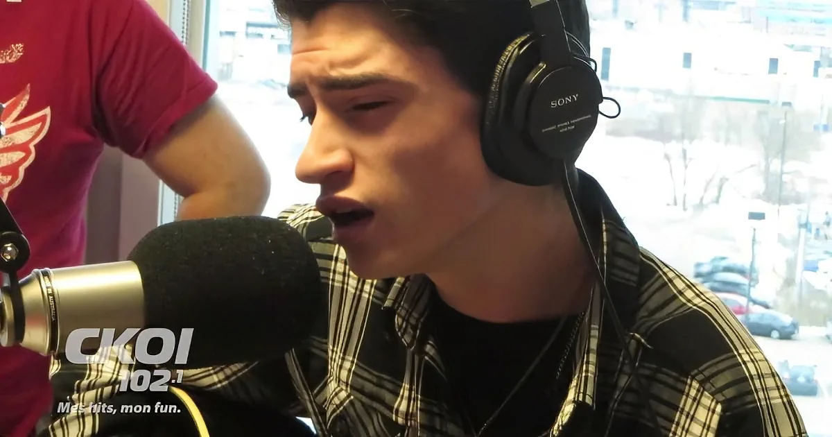 I Couldn''t Believe My Ears When I Heard This 16-Year-Old Sing ''Blue Christmas'' by Elvis. Unreal!