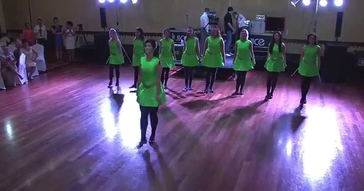 8 Bridesmaids Took to the Stage. but Don''t Take Your Eyes off Their Feet