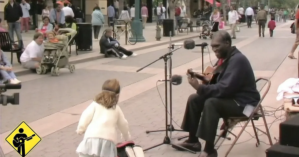 He Was Singing a Classic on the Streets When He Gets Joined by Another Unexpected Guest! Fantastic!