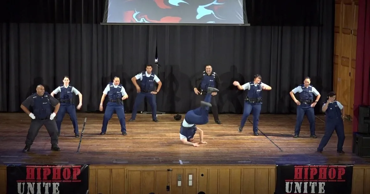 9 Cops Stand Still Onstage, Now Don''t Take Your Eyes off of That Screen! Incredible!