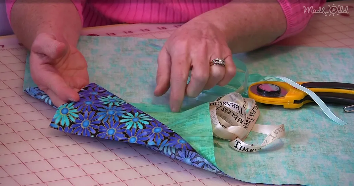 Easy Draw-String Bag With Two Outside Pockets, Lined, and Very Cute! (Video)