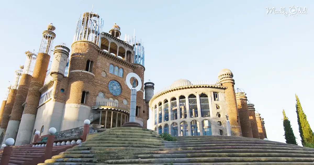 93 Yr Old Has Spent More Than 50 Years Building This Cathedral by Hand