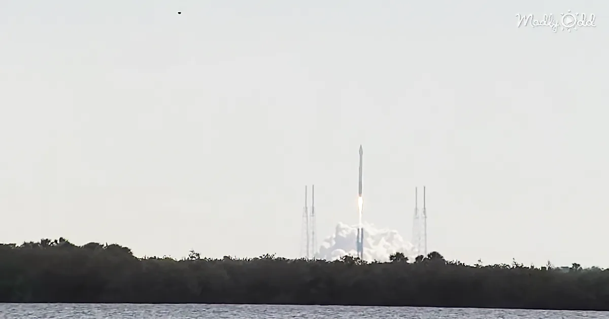 Watch the Shockwave From Nasa's Atals V Rocket Rip a Rainbow to Smithereens