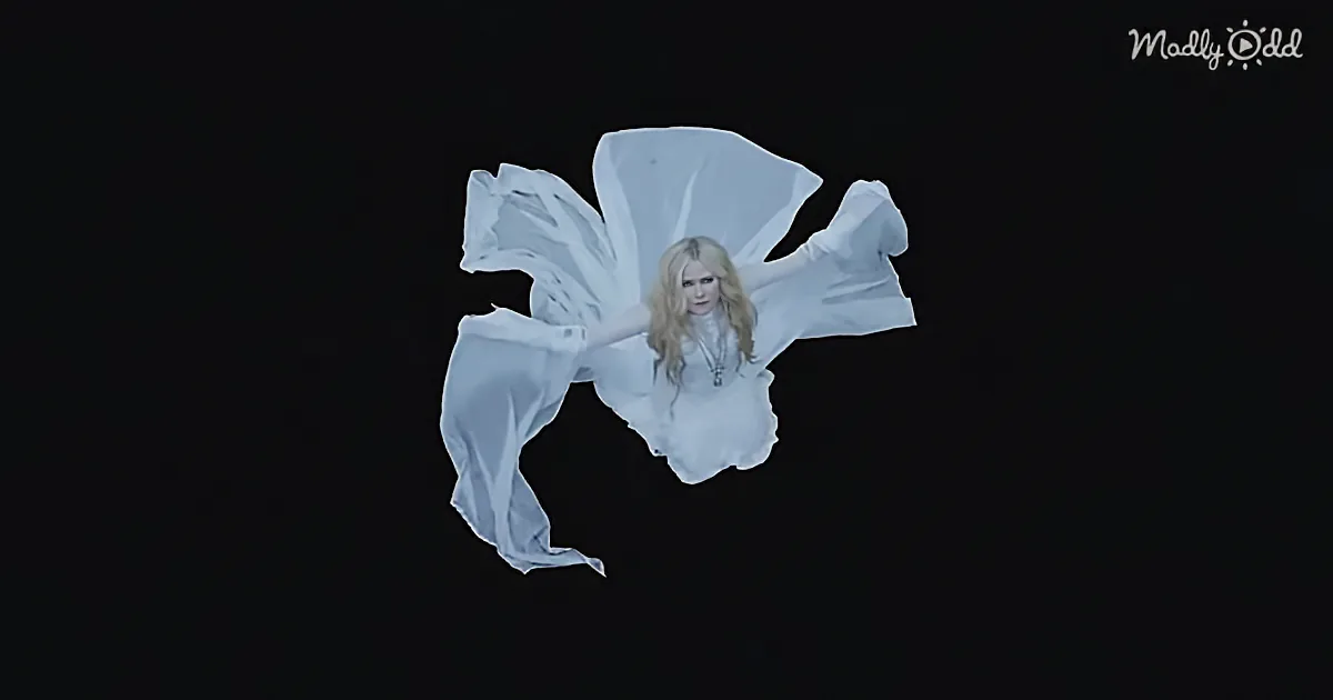 If You Are Suffering and Feeling Like No One Understands, Avril Lavigne Dedicates This Song to You