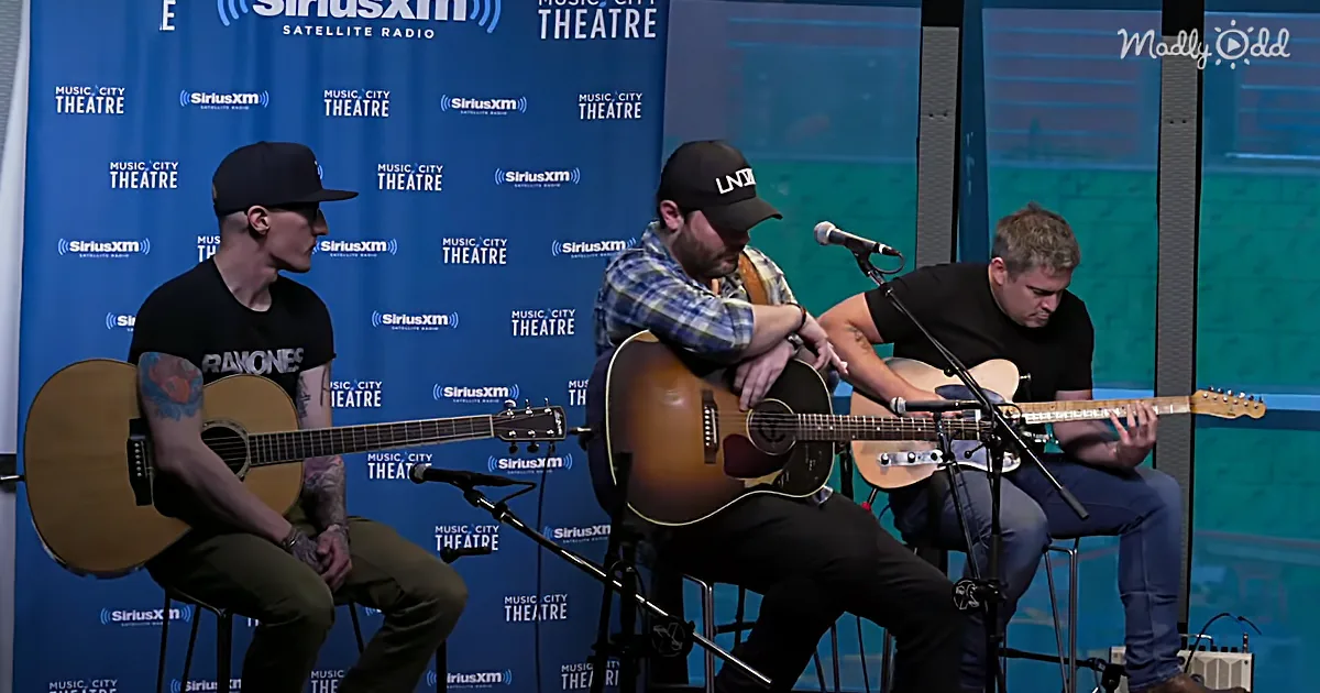 Three musicians play acoustic guitars on stage at SiriusXM's Music City Theatre.