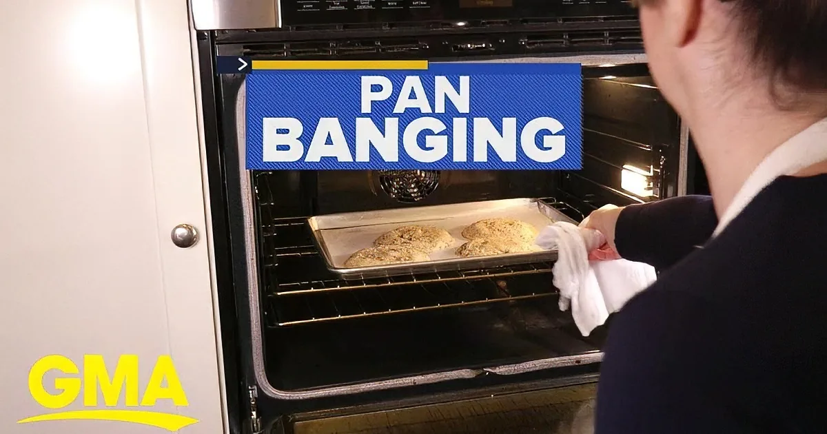 Crispy-Chewy 'Pan Banging' Chocolate Chip Cookies Is the New Cookie Trend