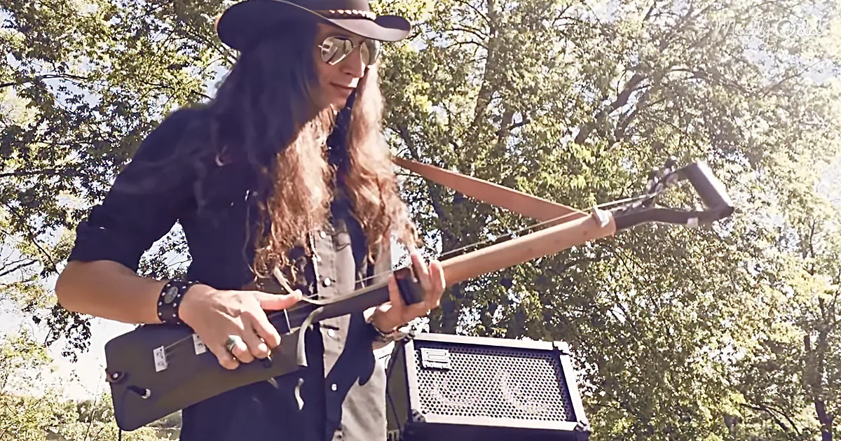 This Rockin' 3-String Electric Shovel Guitar Is Something I Can Dig