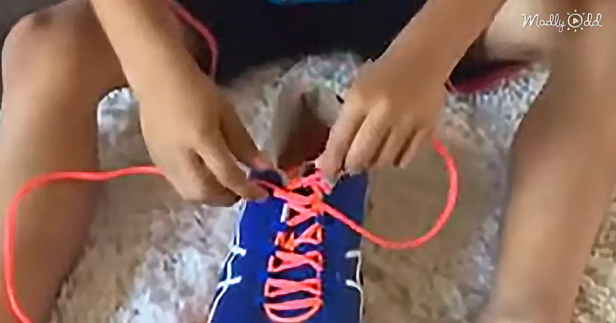 A Mother Teach Her Son the Easiest Way to Tie Shoelaces Ever