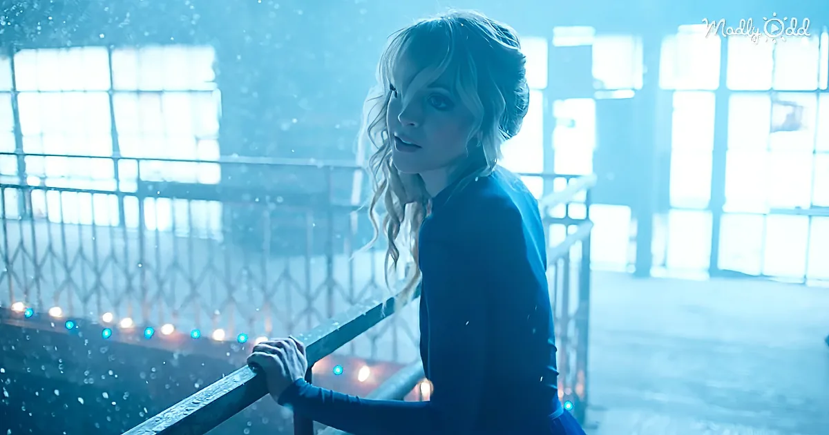 Dancing Violinist Performs 'Carol of the Bells' Spellbinding Music Video