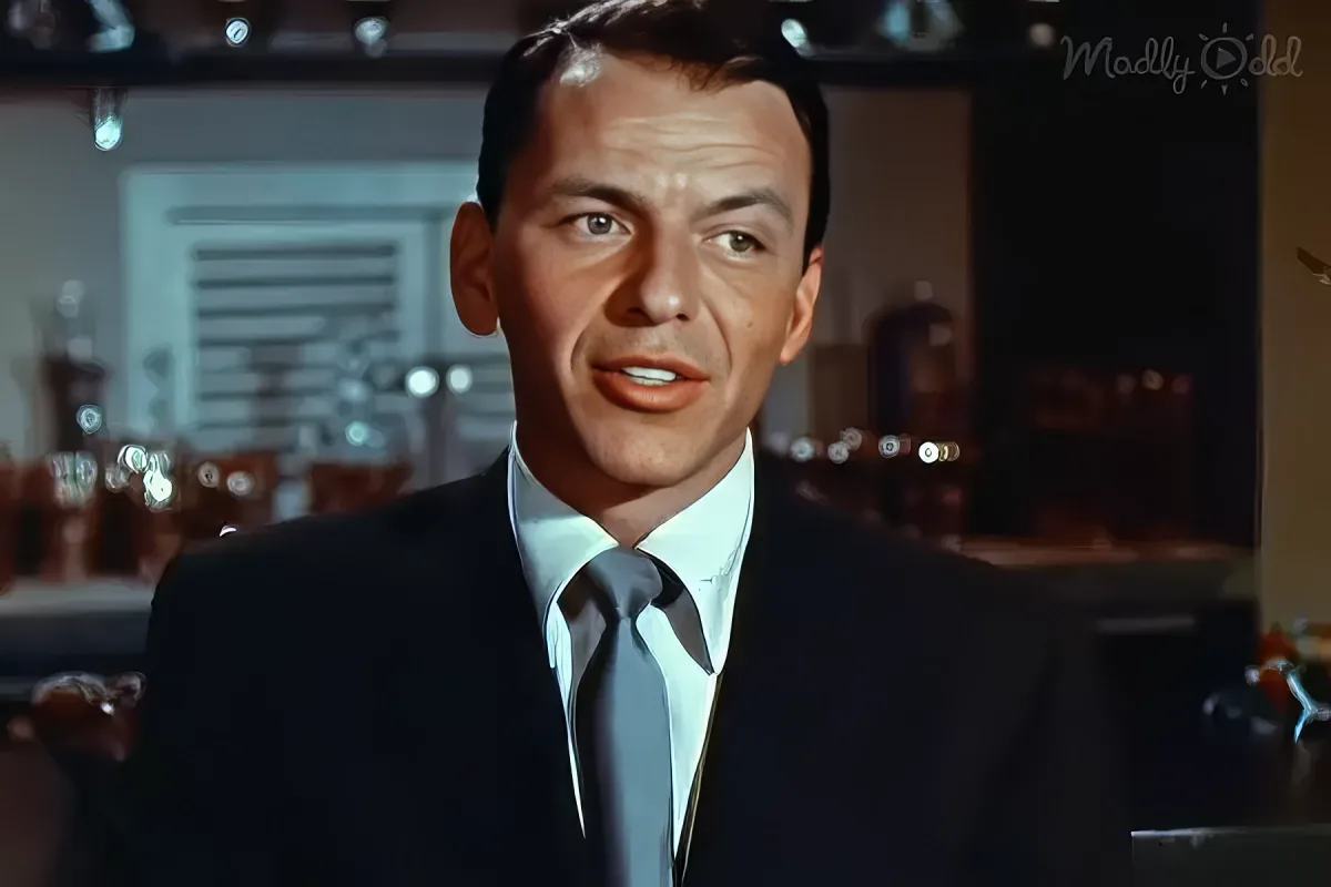Frank Sinatra Singing Christmas Music