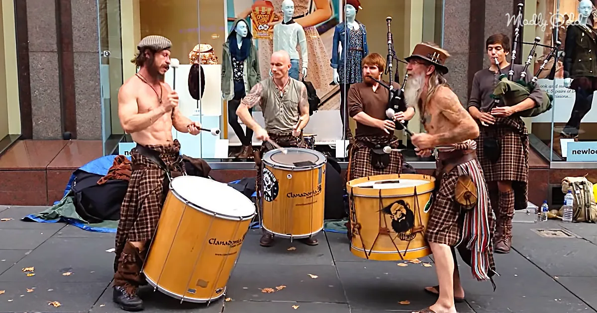Seven Scotsman Take the Crowd by Storm Within Seconds of Their Tribal Show