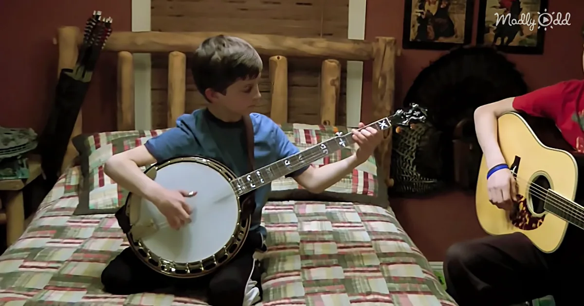 9-Year & His Brothers Entrance With Unbelievable ''Dueling Banjos'' Performance