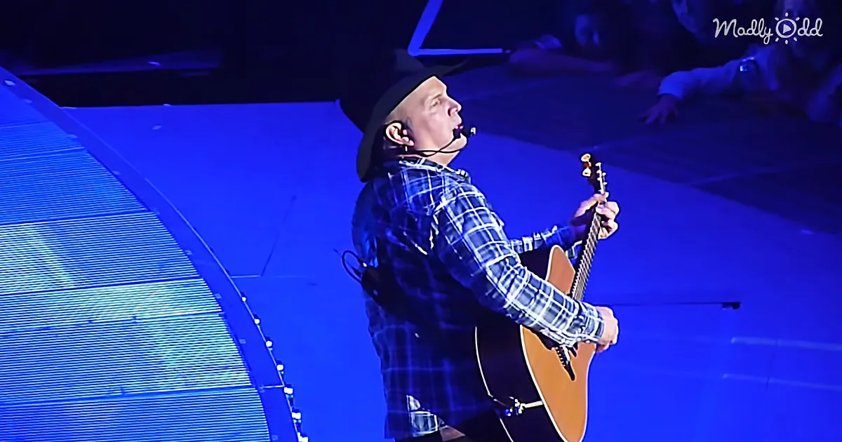 Garth Brooks Stops Concert When He Sees Woman's Sign