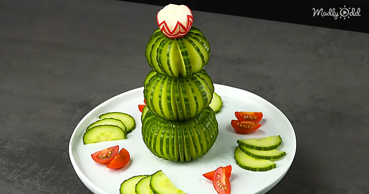 8 Stunningly Beautiful Carvings Made From Fruits and Vegetables