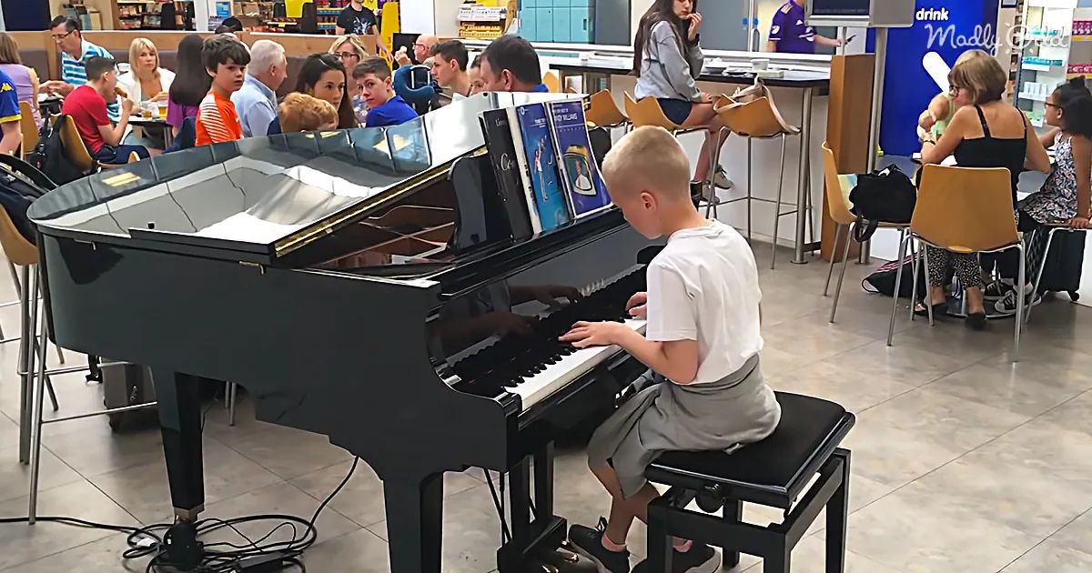 11-Year-Old Pianist Surprises Airport Travelers With Impromptu Concert
