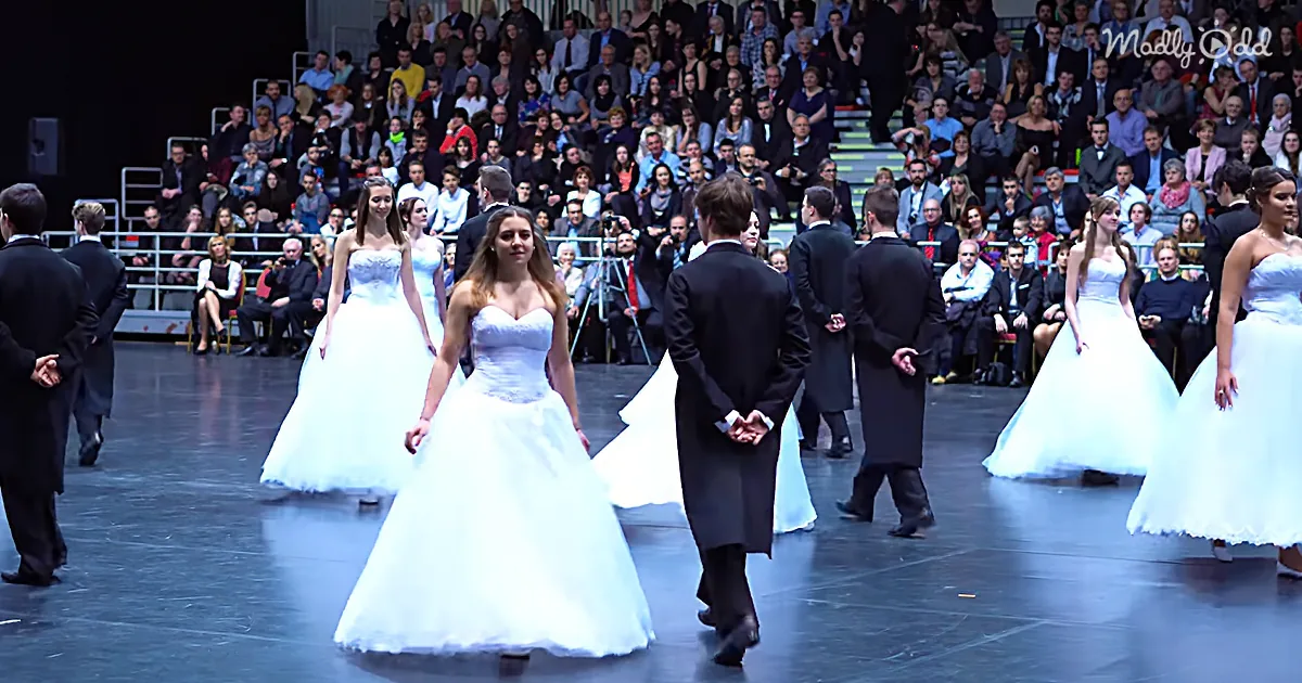 Prom Dancers Amaze Everyone With Their Dance Moves