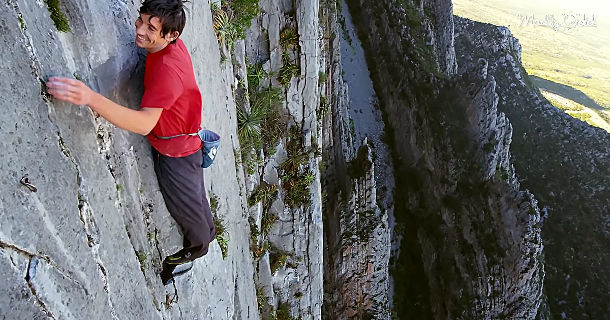 Watch This Man Free-Style Climb the Most Difficult Ropeless Climb Ever