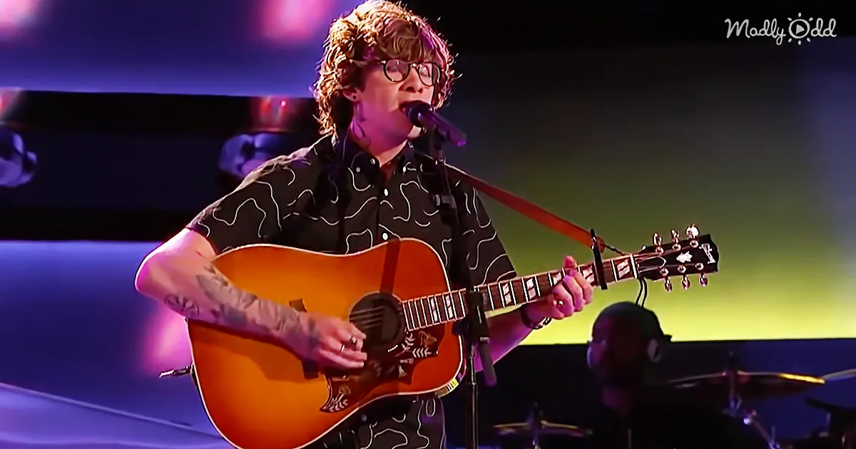 Man Singing ''Chandelier'' Compels Blake, Gwen, John & Adam All to Turn
