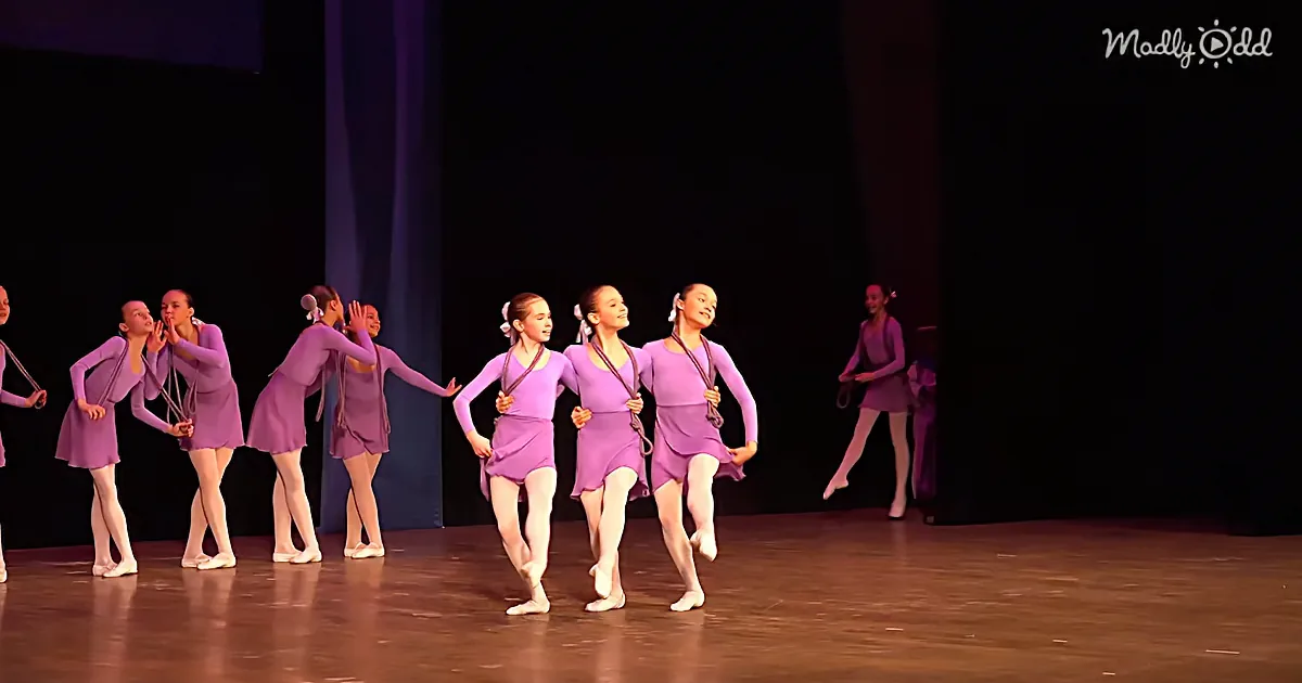 Talented Ballerinas Do Ballet With Jumping Ropes