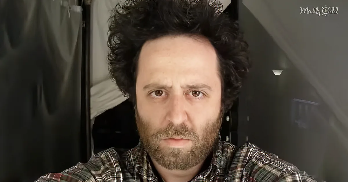 A Man Takes His Selfie Everyday for 20 Years