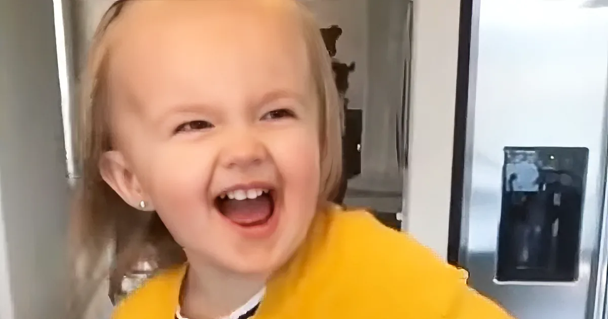 Baby Girl Dances Like Beyoncé to the ''Crazy in Love'' Song