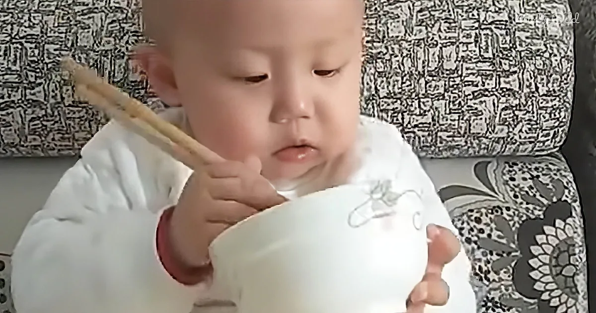 Baby Eats With Chopsticks Like a Pro
