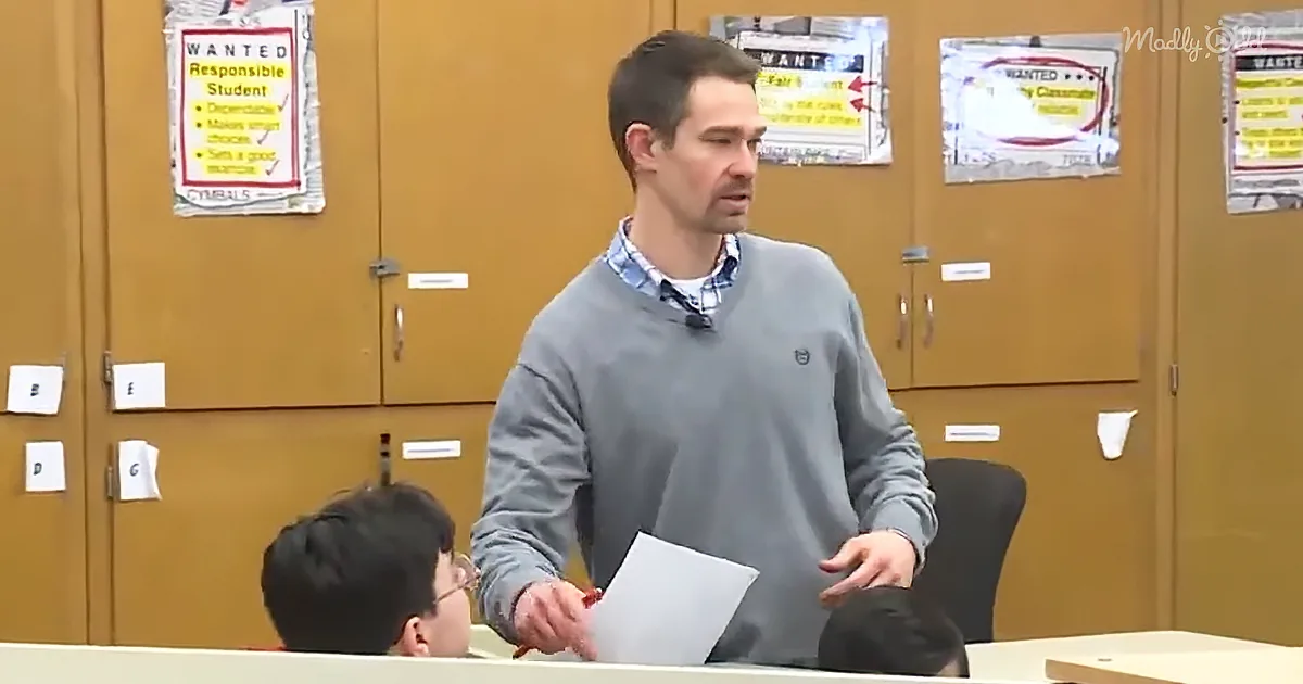 Middle School Students Give Teacher Heart-Warming Gift