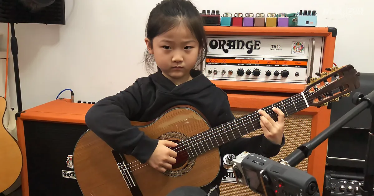 Jaw-Dropping Frank Sinatra Cover by 6-Year-Old Girl