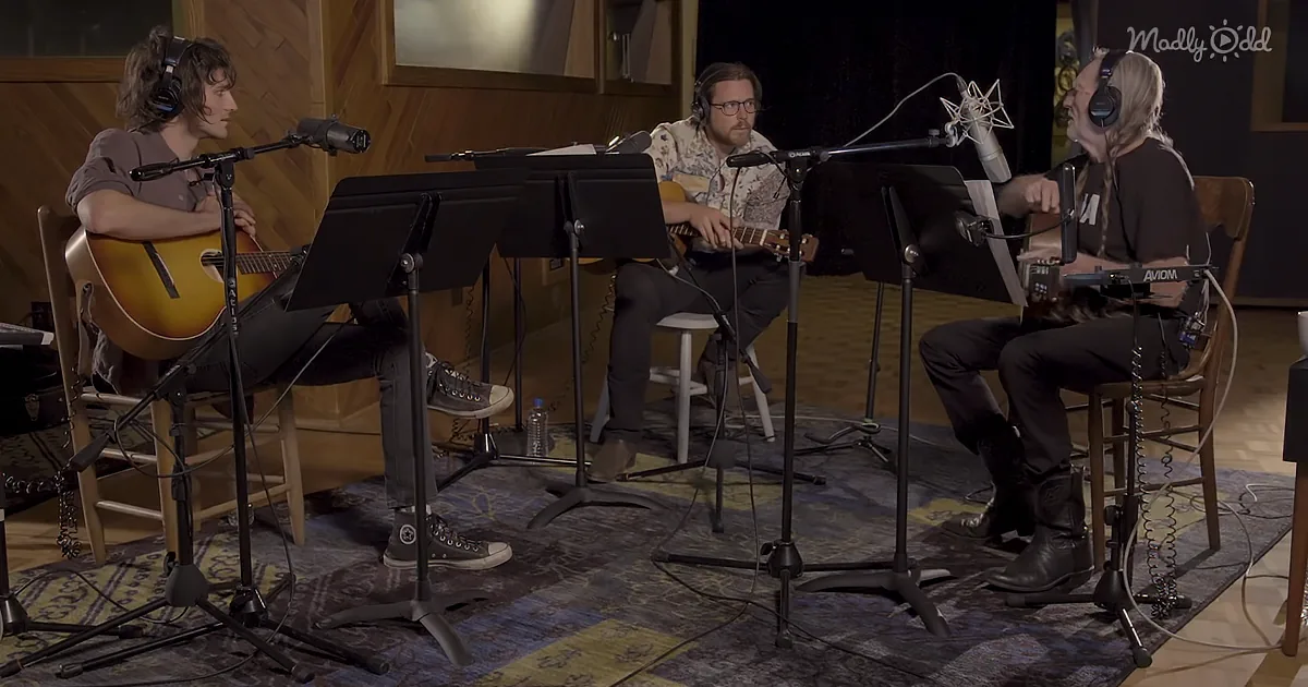 Willie Nelson and His Sons Perform Emotional Rendition of 'Blue Eyes Crying in the Rain'