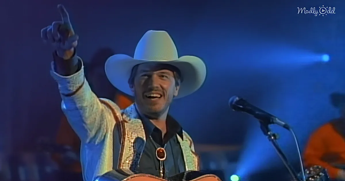 George Strait Sings Emotional Classic Hit Love Song 'I Cross My Heart'