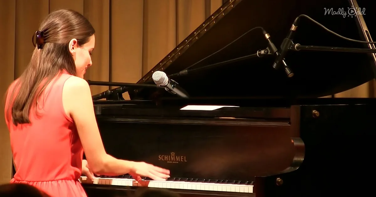 World-Renowned Pianist's Fingers Practically Fly Across the Keys During Her Swingin' 'Boogie-Woogie'