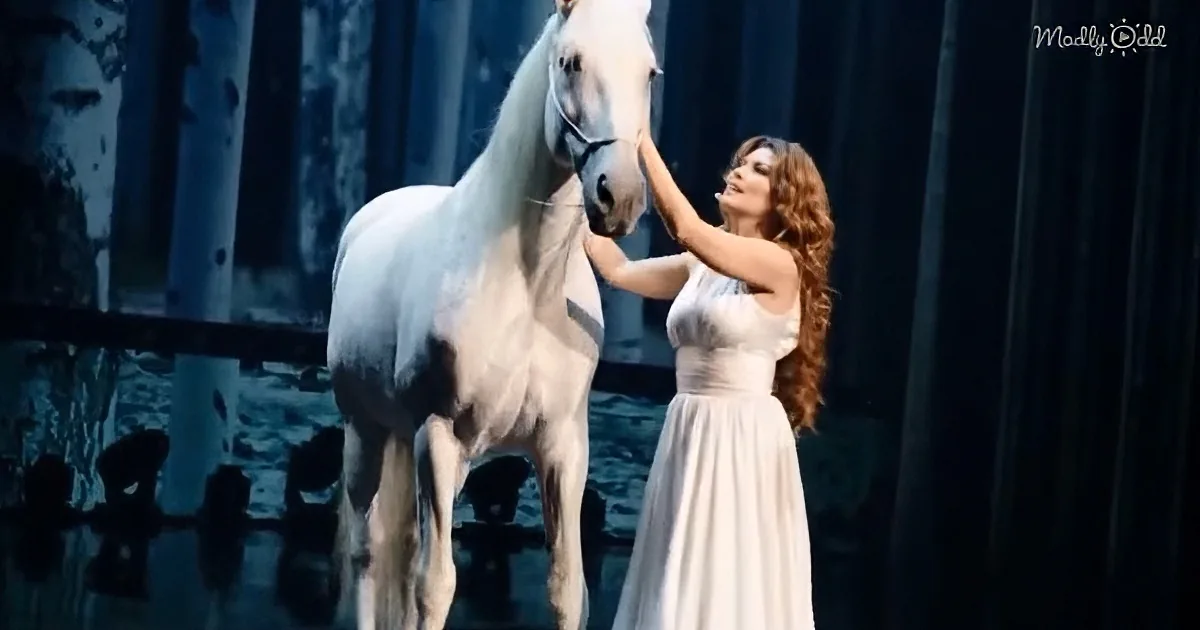 Country Crossover Megastar Shania Twain Puts on Stunning Performance Astride Horse