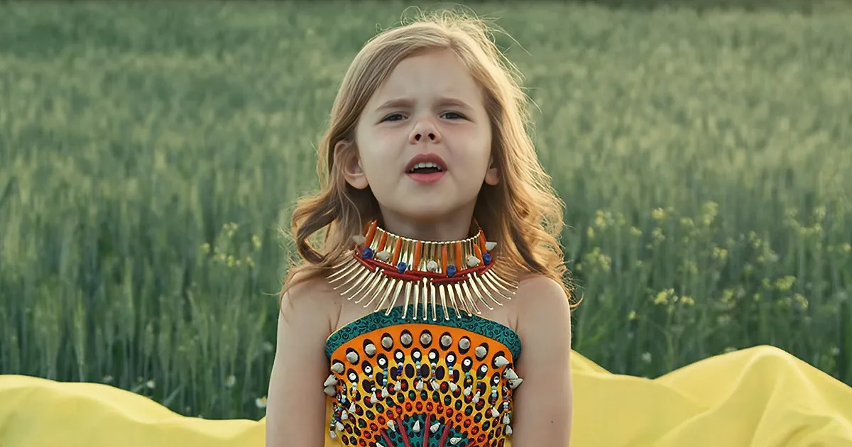 Adorable 6-Year-Old Girl Sings the Lion King Soundtrack With Dad