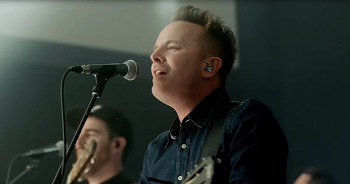 Emotional Live Performance of 'Is He Worthy?' From Christian Music Superstar Chris Tomlin