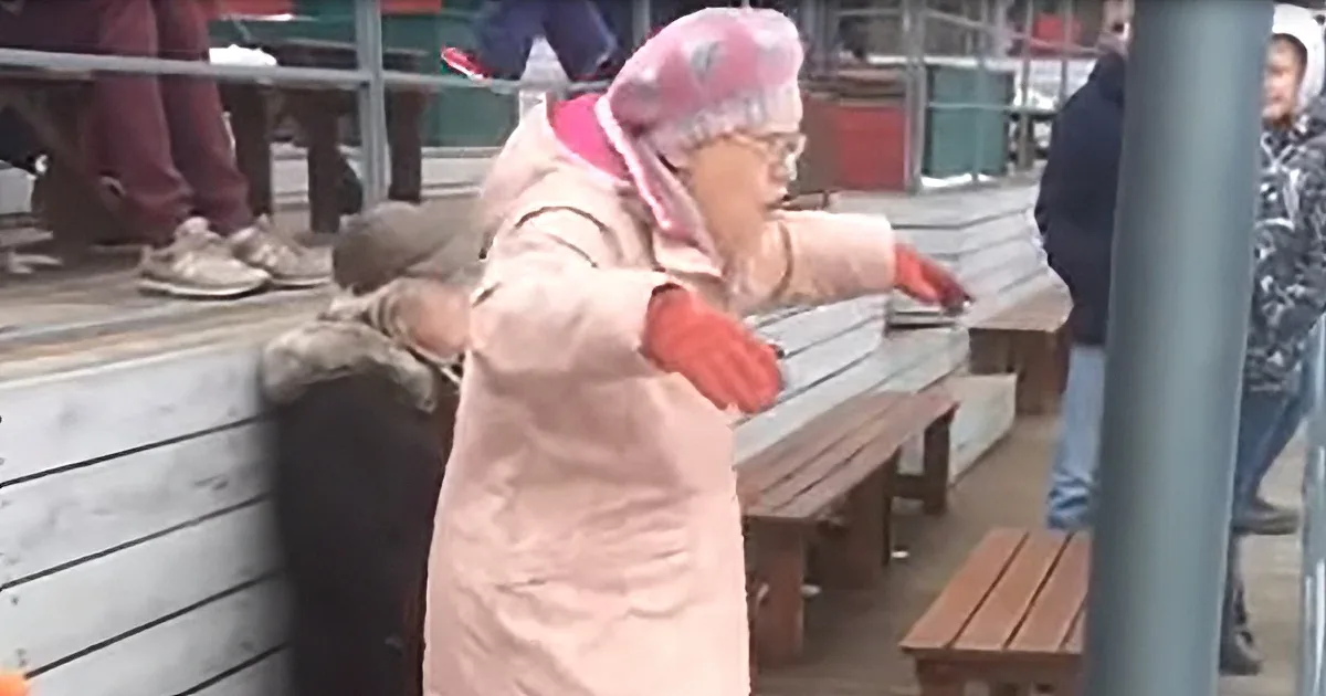 Grandma's Groovy Dance Moves to Sweet Dreams (Are Made of This) Go Viral