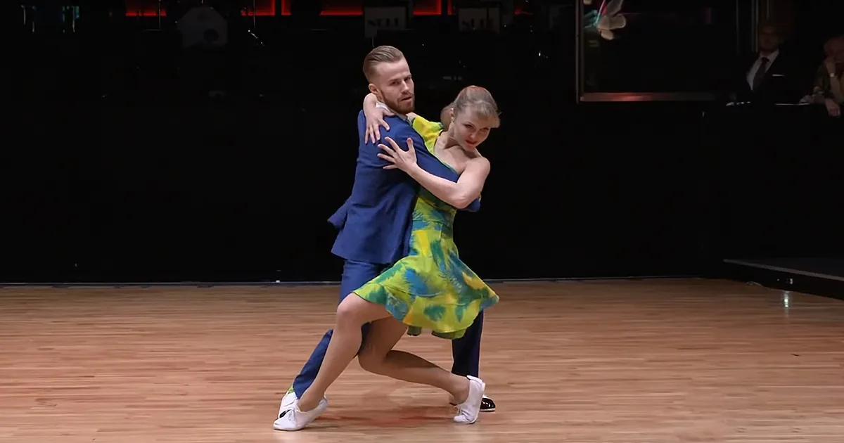 Energetic Couple Shine on Dance Floor With Swingin' Routine That Astounds the Judges