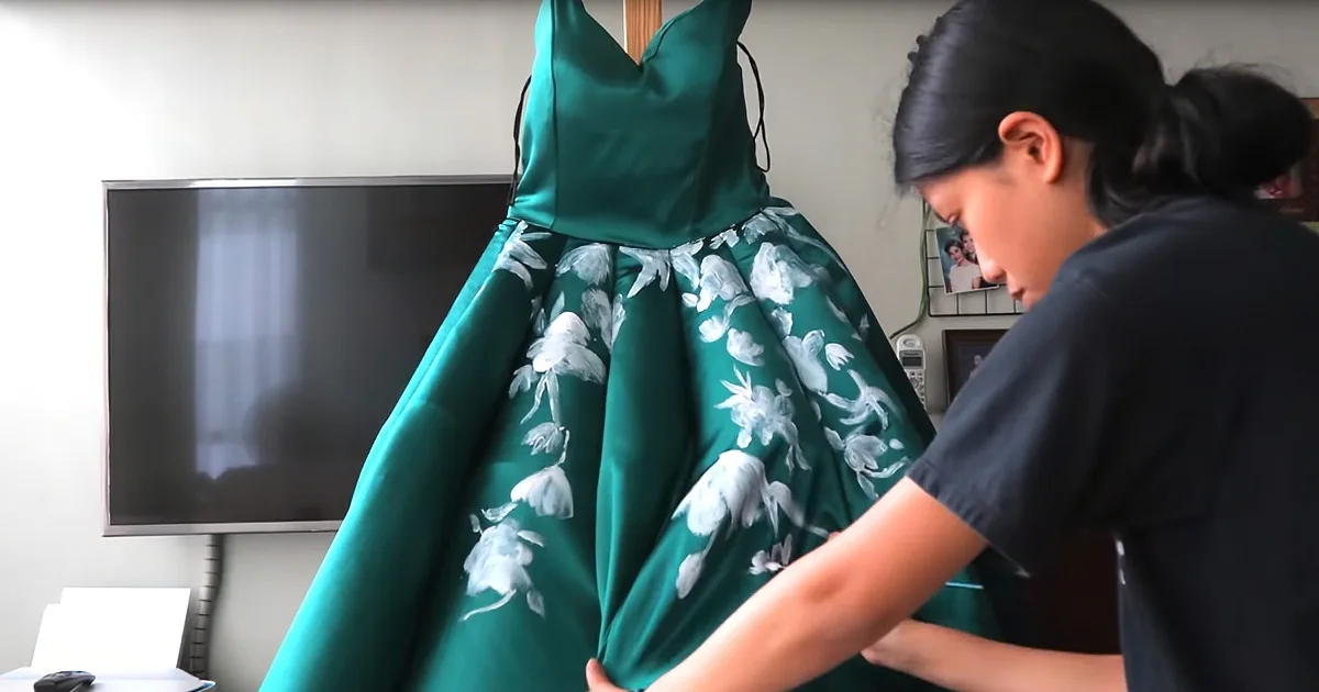 An Ambitious Teen Artist Spends Weeks Painting Her Beautiful Dress for Senior Prom by Hand