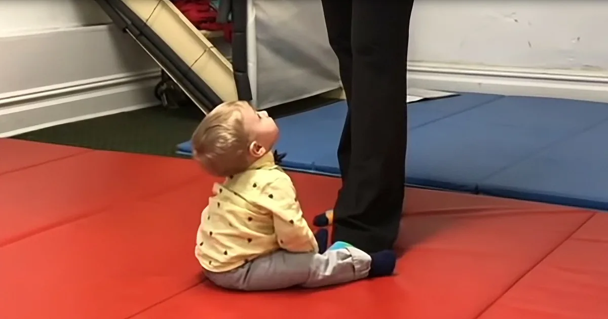 Sweet Toddler Has Adorable Reaction When Hearing Violin for the First Time